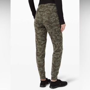 EUC Lululemon Ready to Rulu Jogger 29”